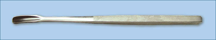 Долото оториноларингологическое с ручкой квадратной, желобоватое изогнутое удлинненное М-МИЗ 190/6 мм