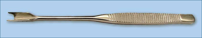 Долото оториноларингологическое с ручкой рифленой, угловое с профилем 60 град., длиной 165 мм  М-МИЗ